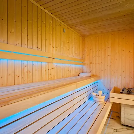 Unique Baltic - Z Garazem *